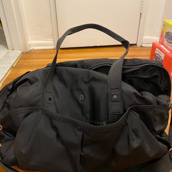 lululemon athletica Handbags - ⭐️HP⭐️Lululemon Large Duffle Bag EUC